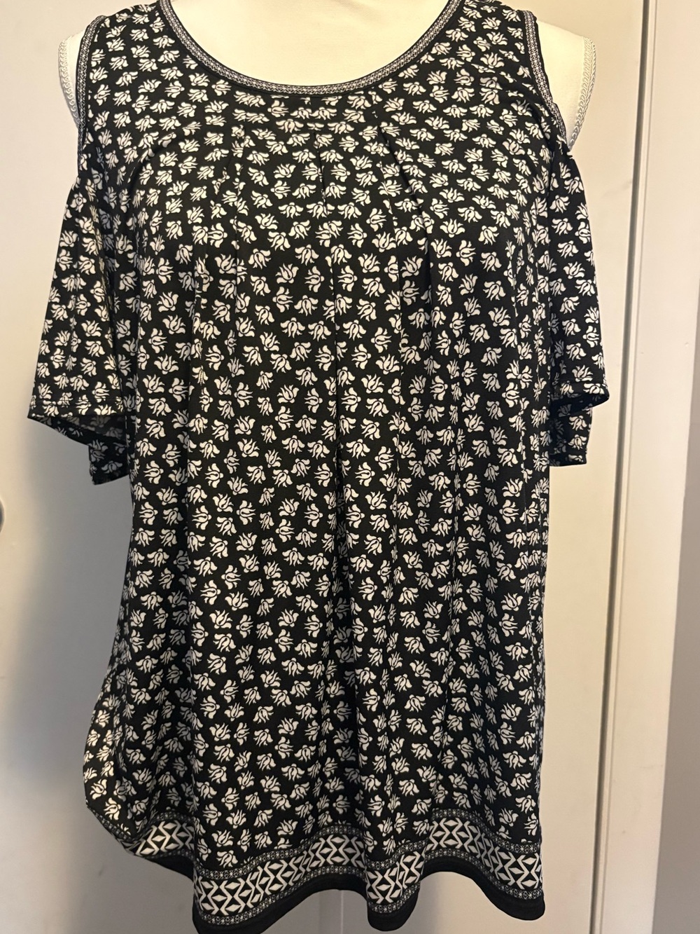 Max Studio Black White Floral Cold Shoulder Top